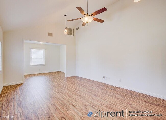 Building Photo - 3 br, 1 bath House - 138 N Eckhoff St, Ora...