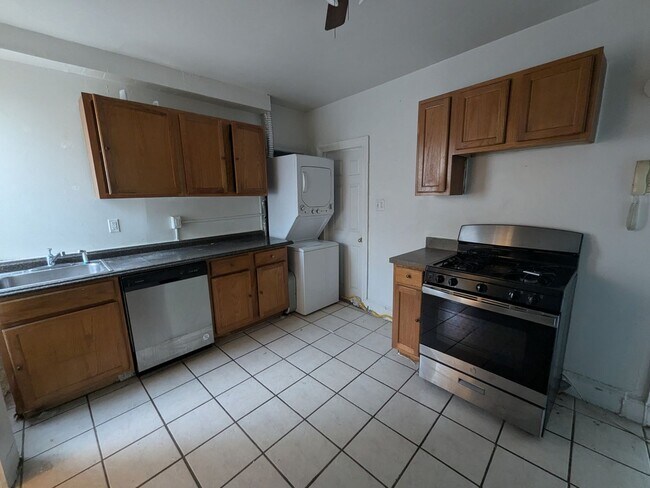 Building Photo - 339 Christian St