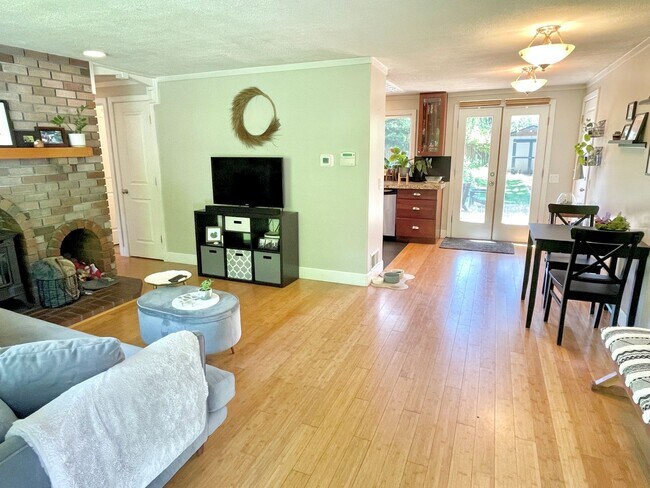 Building Photo - Powellhurst-Gilbert Updated Ranch Home wit...