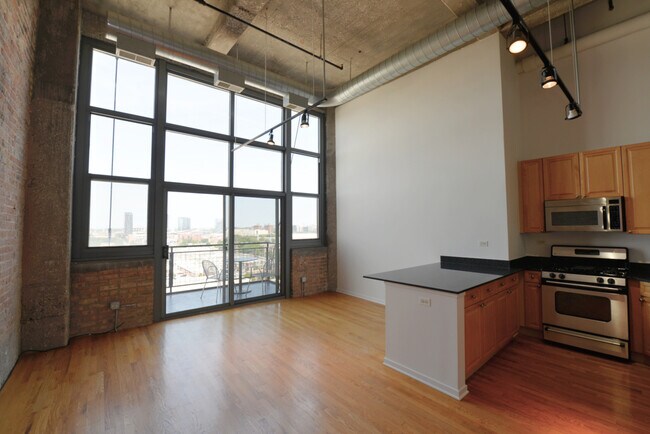 Building Photo - 900 N Kingsbury St