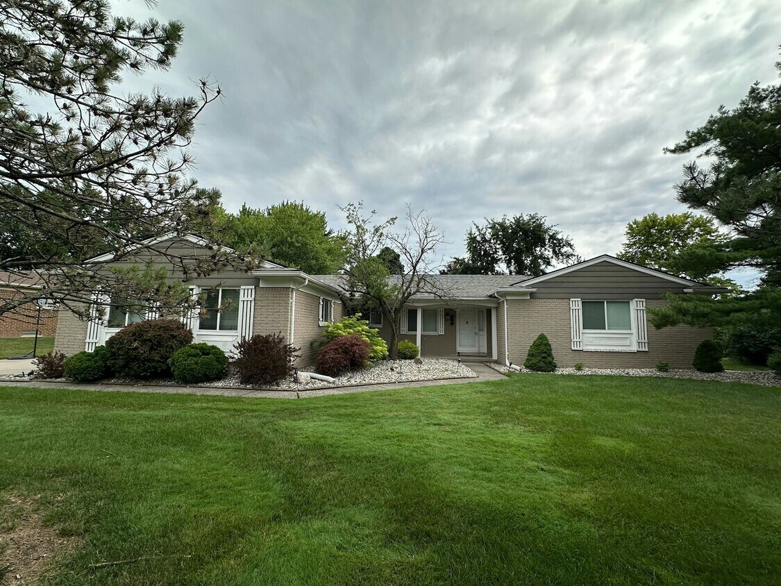 86 Maclynn Dr, Troy, MI 48098 House Rental in Troy, MI