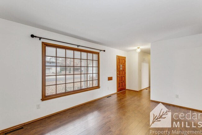 Foto del edificio - Mid Century 3 Bedroom