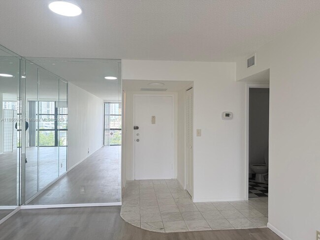 Foto del edificio - 800 Parkview Dr