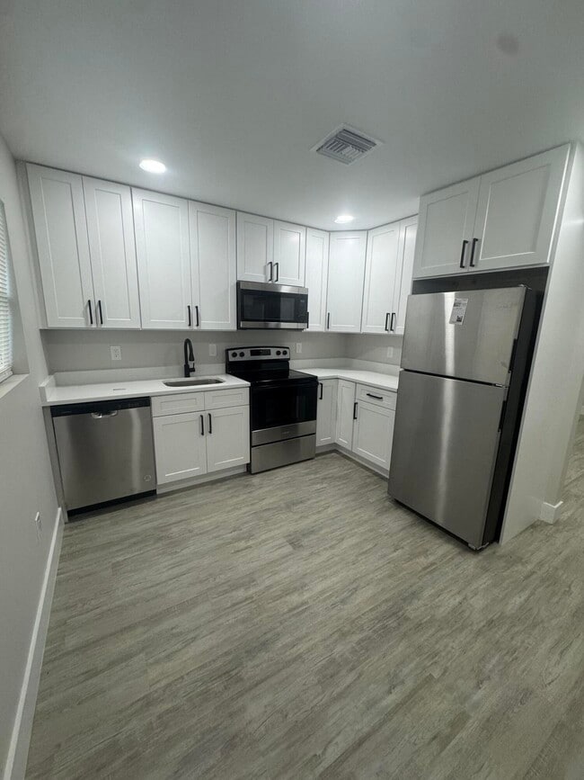 Building Photo - 2590 Hayden Dr