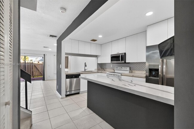 Building Photo - 5843 Woodlands Blvd