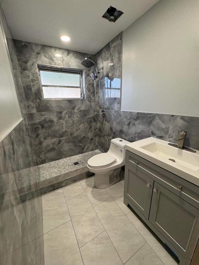 Foto del edificio - 490 W 31st St