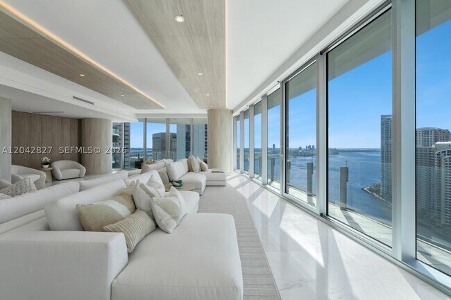 Foto del edificio - 300 Biscayne Blvd