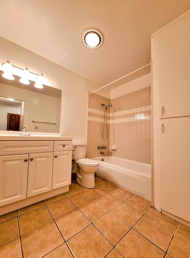 Photo - Refurbished 3bd Townhouse Style Apartment