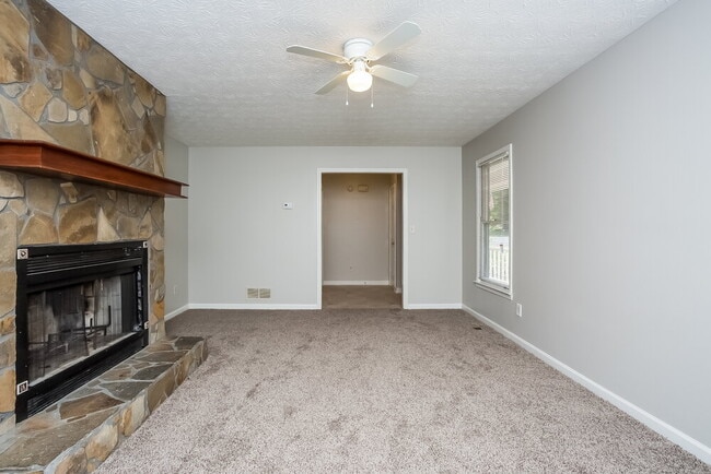 Building Photo - 2132 Arlin St NE