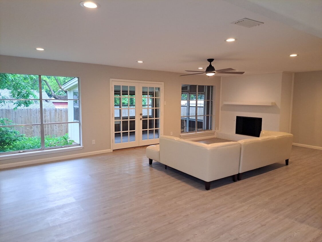 Primary Photo - Updated 4 Bedroom / 2 Bath / 2 Car Garage