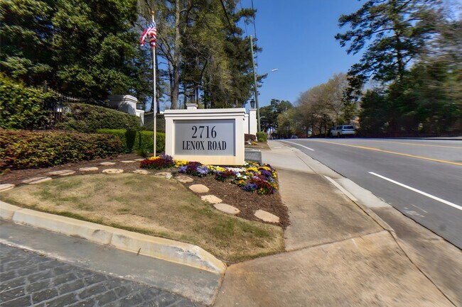 Foto del edificio - 3104 Pine Heights Dr NE