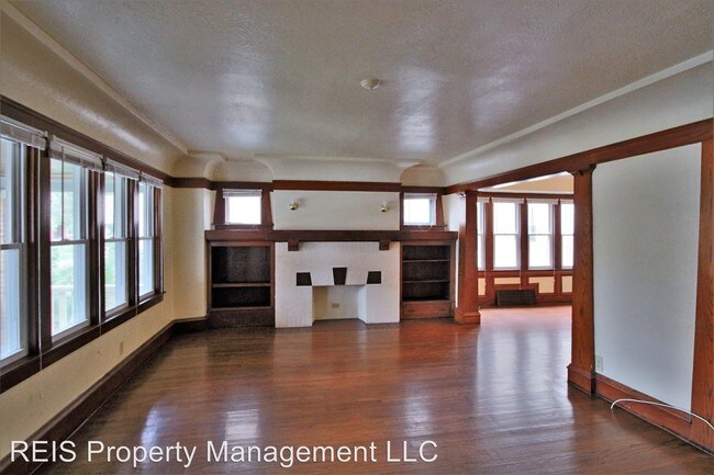 Foto del edificio - 2651 N 49th St