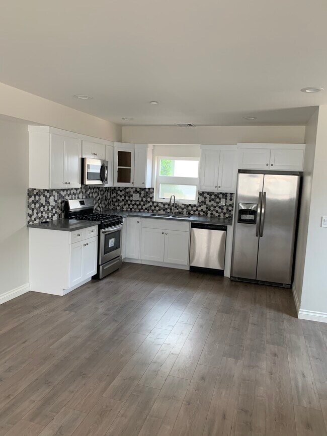 Foto del edificio - 5731 Fulcher Ave