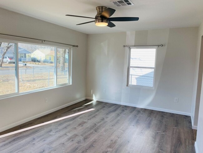 Building Photo - RECENT RENOVATIONS