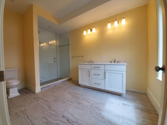 Building Photo - 8 Cufflin St