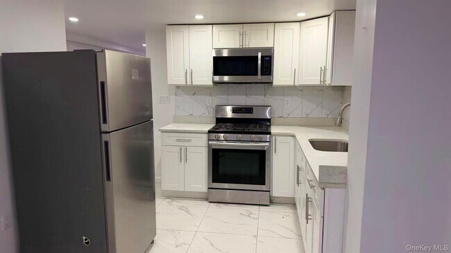 Foto del edificio - 70-51 45th Ave