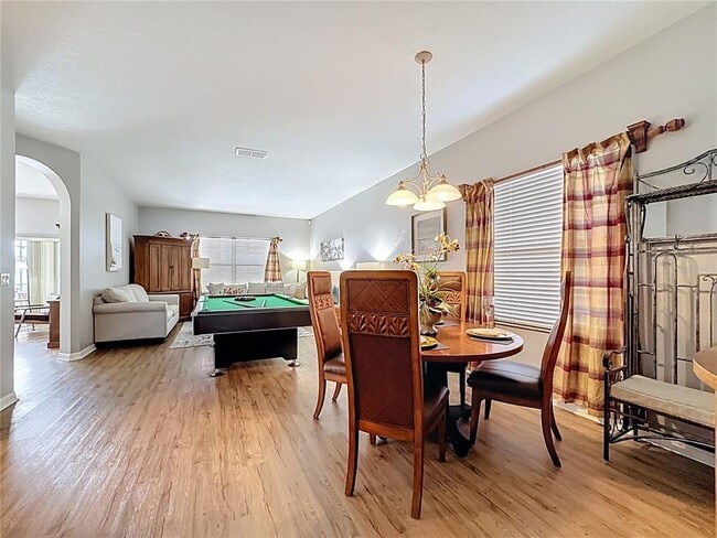 Foto del edificio - 526 Henley Cir