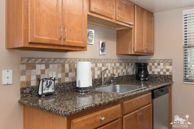 Foto del edificio - 43376 Cook St