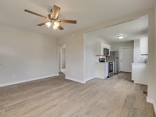 Building Photo - 1429 Garden Dr