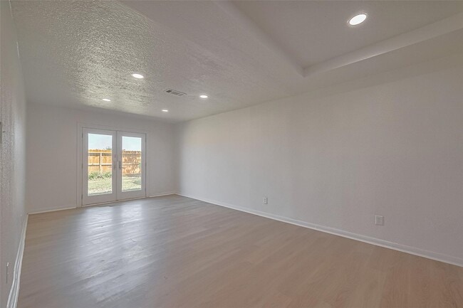 Building Photo - 6219 Canada Dr