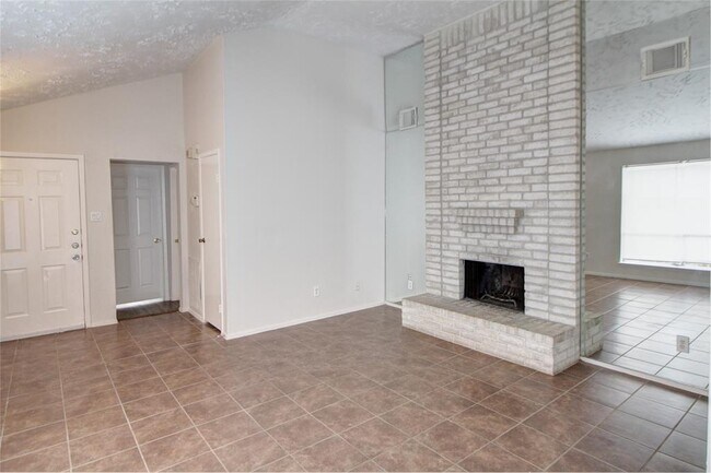 Foto del edificio - 5410 Rivergate Dr