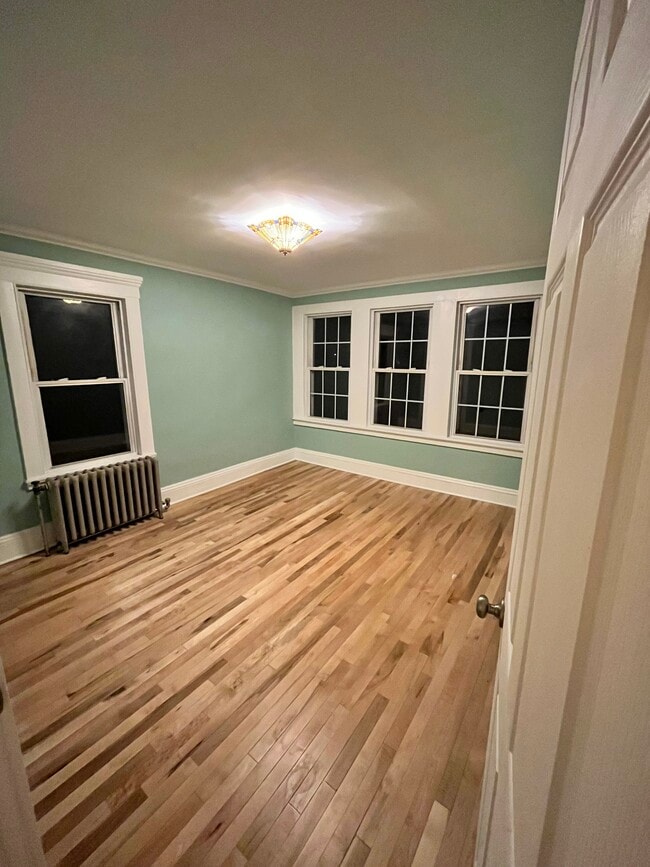 1st floor bedroom - 5 Pleasant St