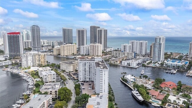 Foto del edificio - 137 Golden Isles Dr