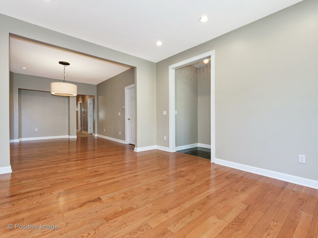 Foto del edificio - 2215 W Addison St