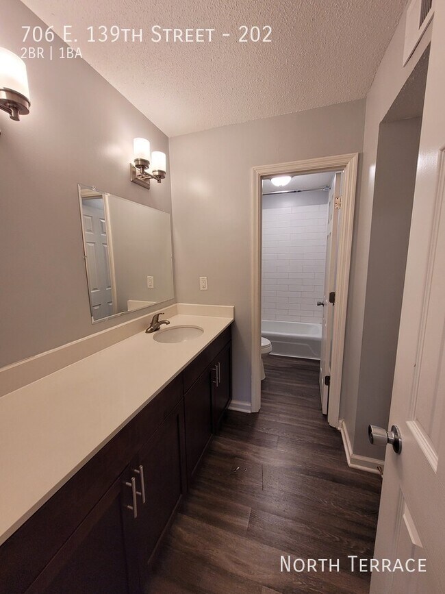 Building Photo - 706 E 139 St