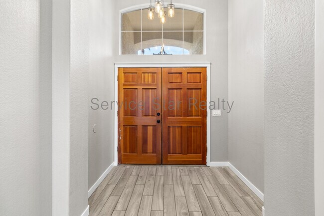 Foto del edificio - 1441 E Glenhaven Dr
