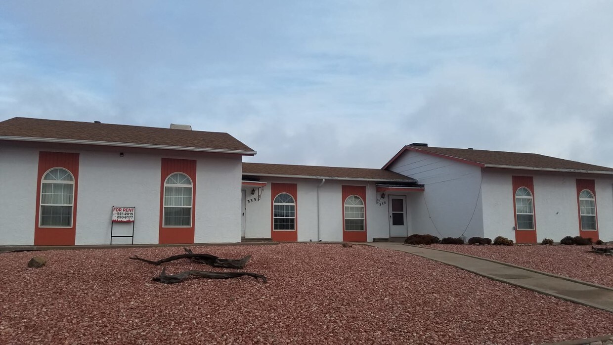 Front - 333 W Concho Dr