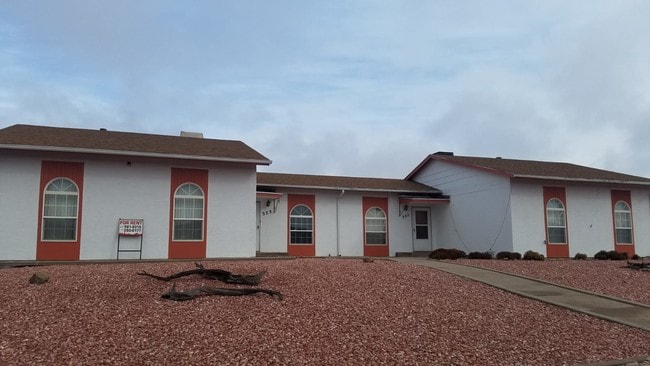 Front - 333 W Concho Dr