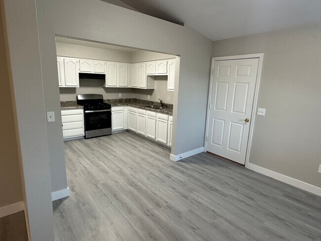 Building Photo - 62 N Vista Ave - New Listing, View Today, ...
