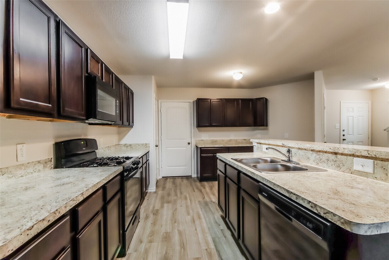 Foto principal - 17366 Cuthbert St