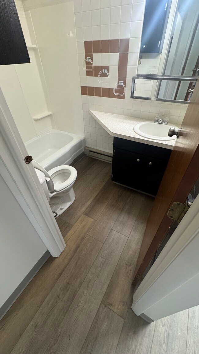 Foto del edificio - 655 Columbia Dr