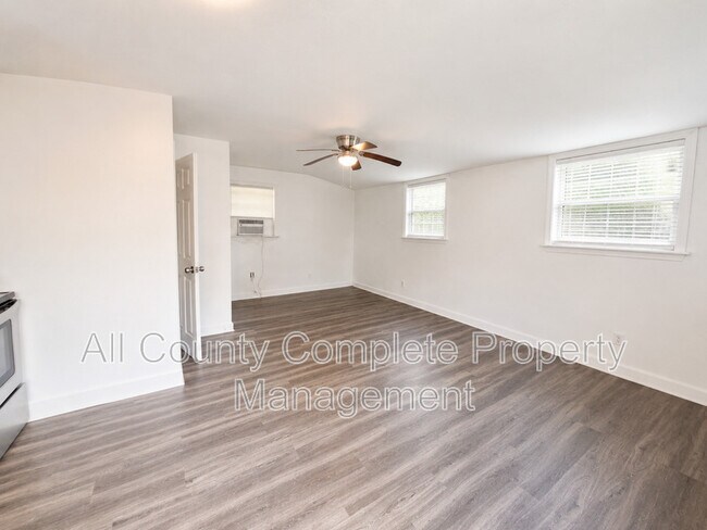 Foto del edificio - 4803 Lexington Ave