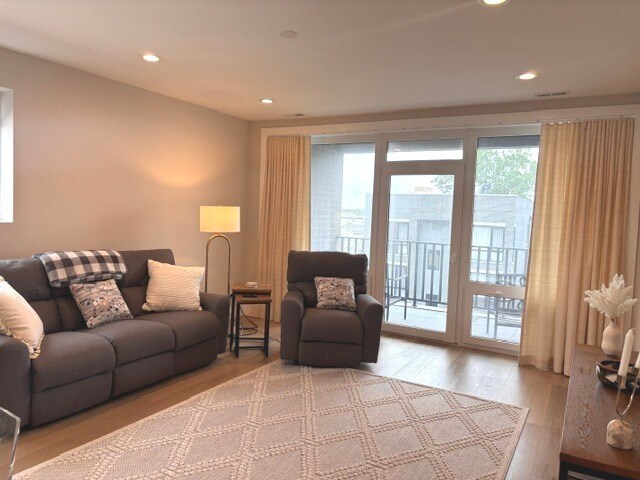 Foto del edificio - 2342 W Adams St