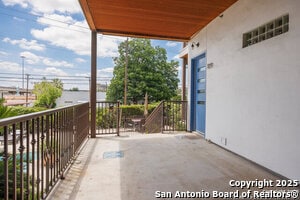 Building Photo - 1542 N Alamo St