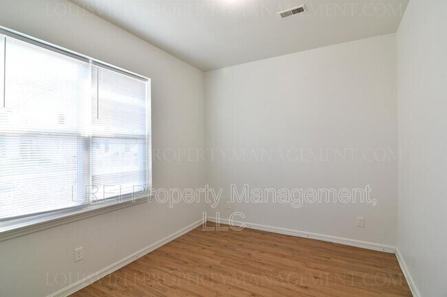 Building Photo - 500 E Ormsby Ave