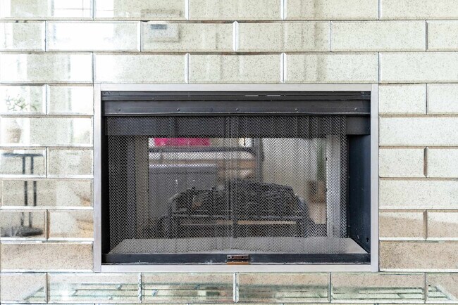 Foto del edificio - 8902 Feather Hill Rd