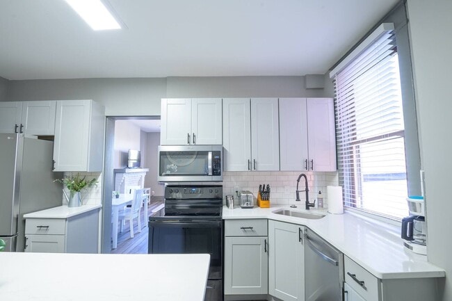 Photo - 121 E M.L.K. Jr. Blvd Apartment