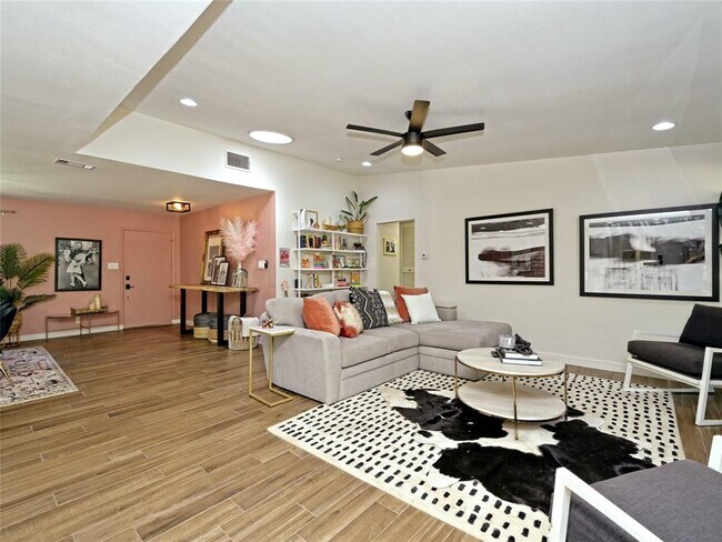 Building Photo - 9900 Parkfield Dr