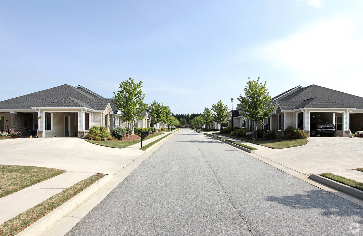 Foto del edificio - Greenbrooke Senior Community