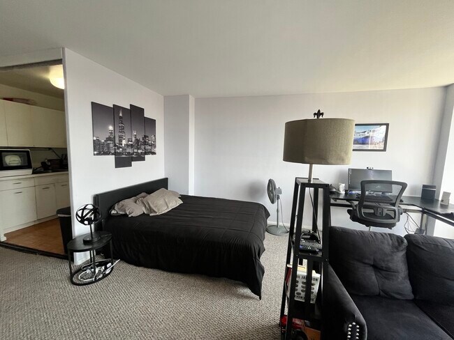 Foto del edificio - 2400 N Lakeview Ave