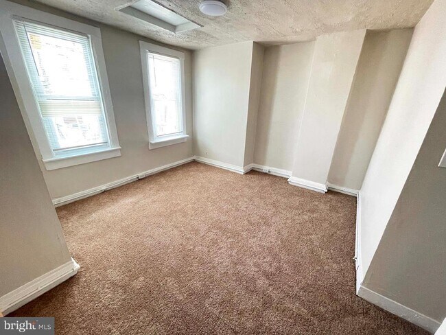 Foto del edificio - 1736 Darley Ave