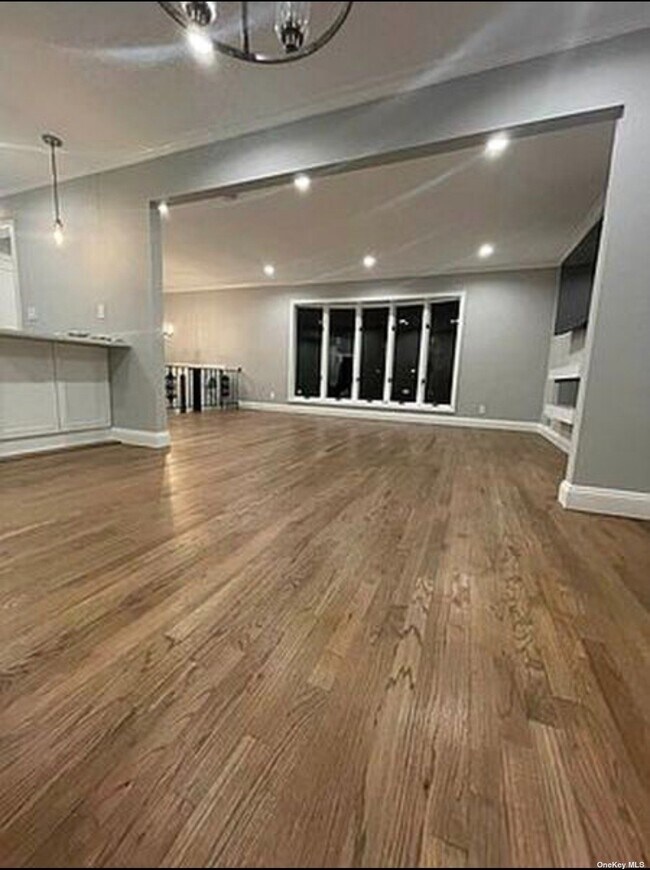 Building Photo - 141-64 South Dr