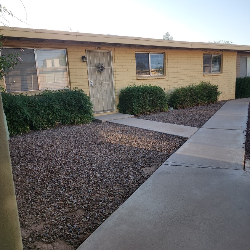 Primary Photo - 3001 E Blacklidge Dr