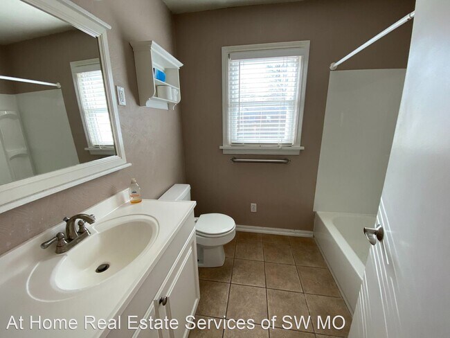 Foto del edificio - 3 br, 1.5 bath House - 1044 E Linwood Dr