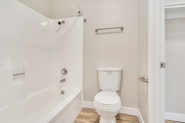 Interior Photo - Grossmont Bluffs