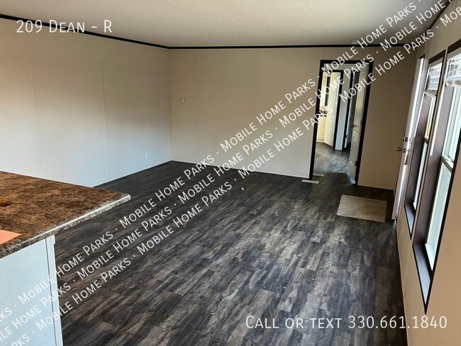 Building Photo - 209 Dean-R